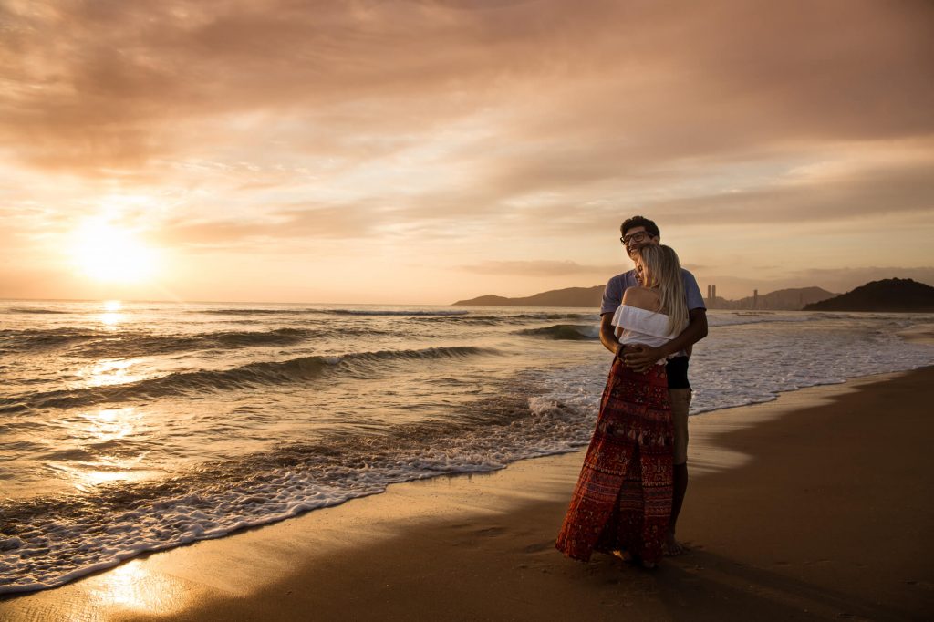 Sol nascente sobre nós – Pré-Casamento Jani + Filipe – Ensaio em Itajaí