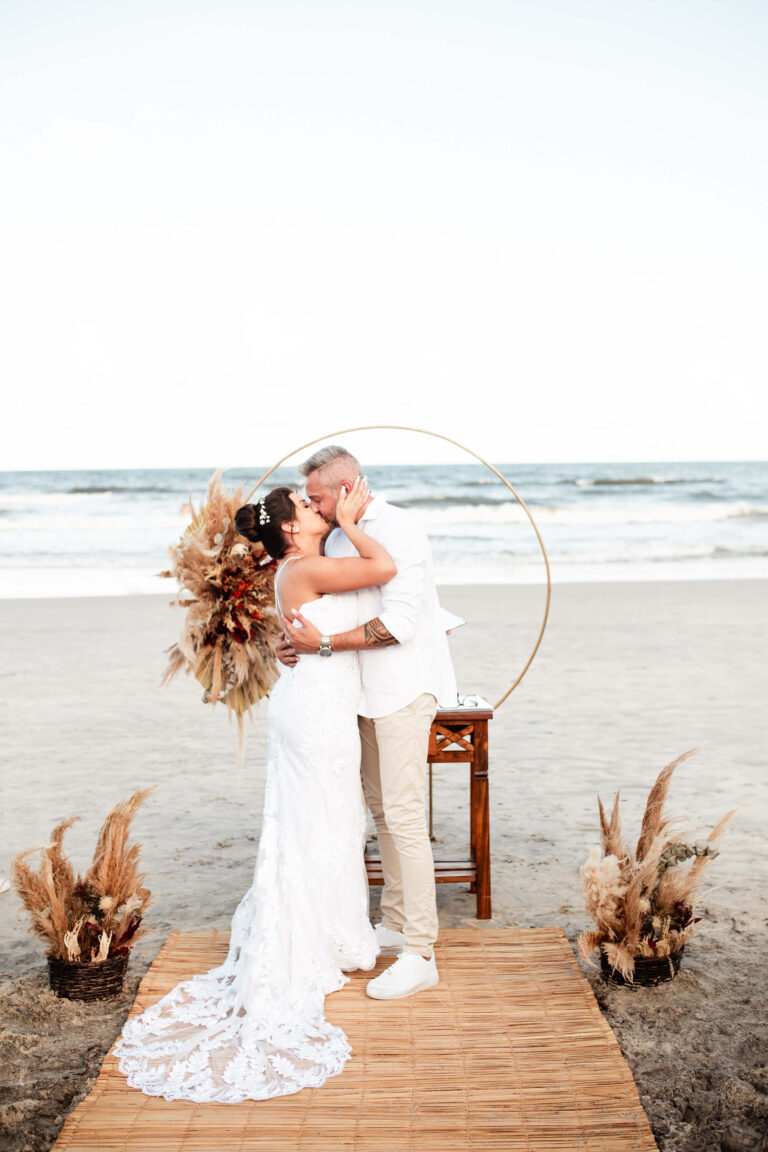foto de casamento na praia boho chick